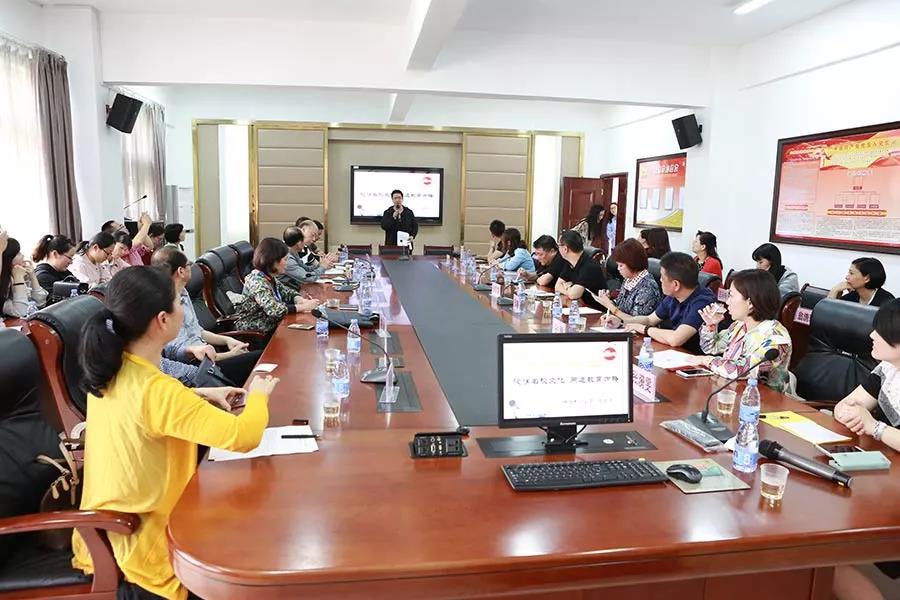 猛烈顶弄H禁欲老师h春潮视频