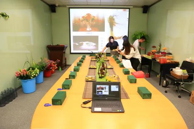 猛烈顶弄H禁欲老师h春潮视频