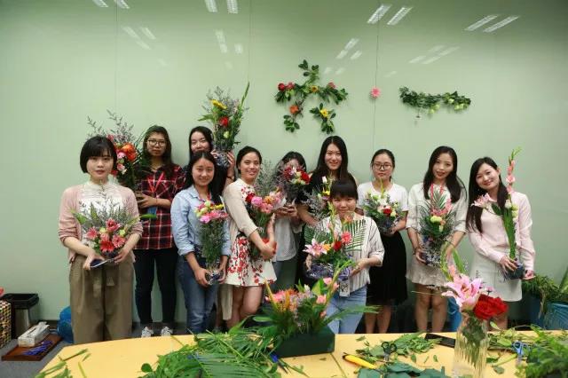 猛烈顶弄H禁欲老师h春潮视频